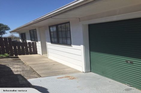 Photo of property in 9 Denarius Lane, Glendene, Auckland, 0602