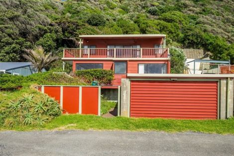 Photo of property in 32 Ocean Parade, Pukerua Bay, 5026