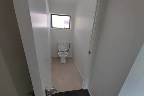 Photo of property in 2/24 Frank Evans Place, Henderson, Auckland, 0610