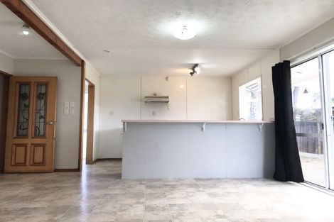 Photo of property in 16 Roberts Road, Te Atatu South, Auckland, 0610