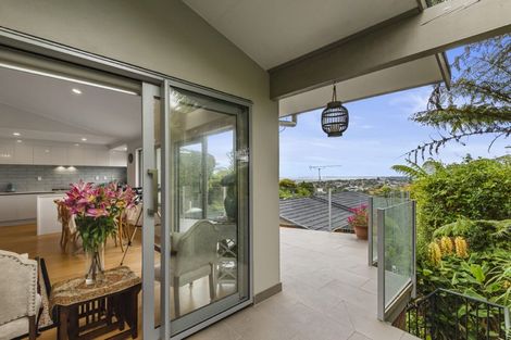 Photo of property in 2/23 Parr Terrace, Castor Bay, Auckland, 0620