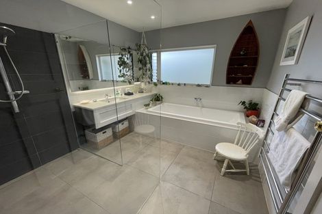 Photo of property in 21 Cobden Road, Bluff Hill, Napier, 4110