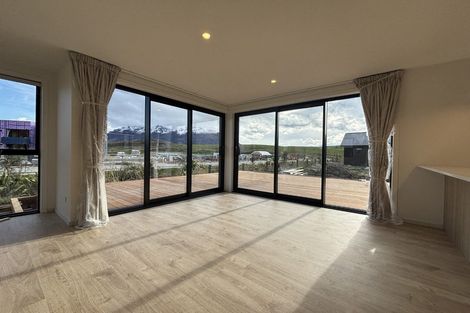 Photo of property in 37 Shelduck Road, Jacks Point, 9371