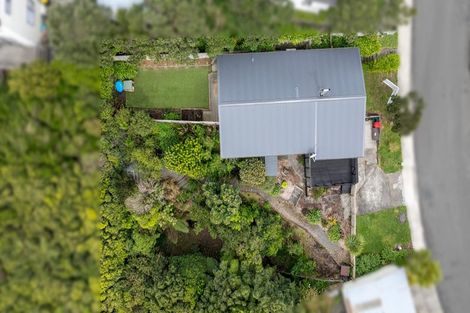 Photo of property in 4 Fernhaven Grove, Newlands, Wellington, 6037