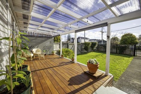 Photo of property in 15 Enderby Drive, Te Atatu Peninsula, Auckland, 0610