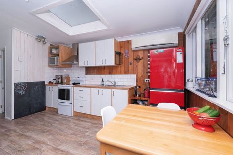 Photo of property in 56 Tilley Road, Paekakariki, 5034