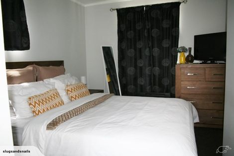 Photo of property in 16a Woodall Place, Totara Vale, Auckland, 0627