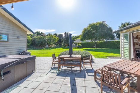 Photo of property in 4 Lamont Place, Waikanae, 5036