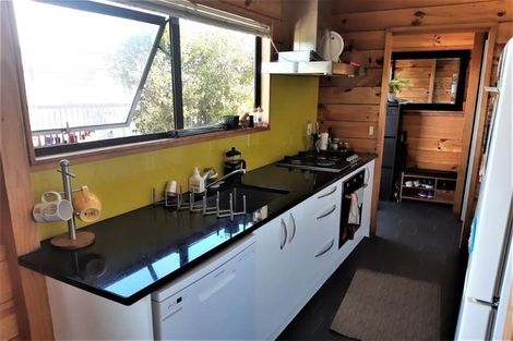 Photo of property in 16 Noeleen Street, Glenfield, Auckland, 0629