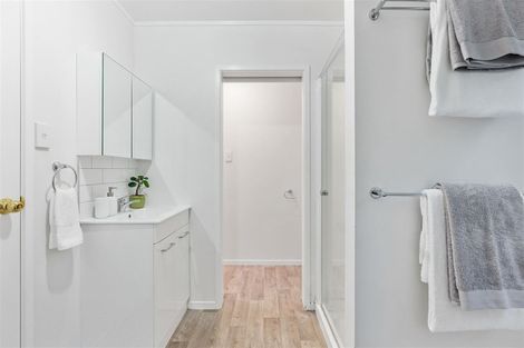 Photo of property in 12a Seaton Road, Murrays Bay, Auckland, 0630