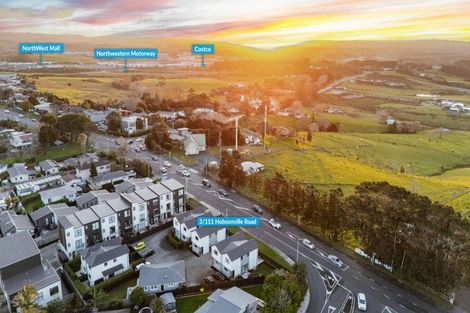 Photo of property in 3/111 Hobsonville Road, West Harbour, Auckland, 0618