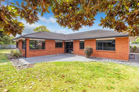 Photo of property in 11 Greenough Place, Rototuna, Hamilton, 3210