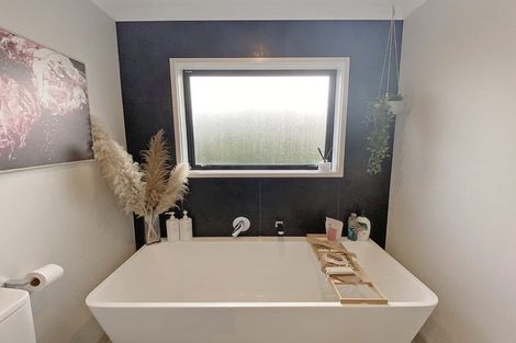 Photo of property in 13 Magnolia Crescent, Tawhero, Whanganui, 4501