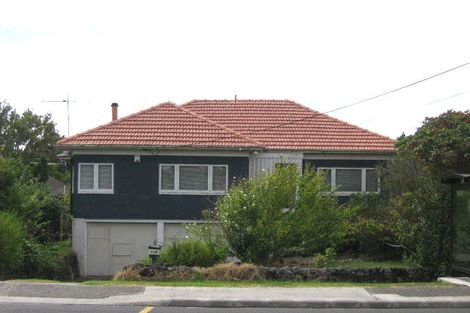 Photo of property in 186 Beach Haven Road, Beach Haven, Auckland, 0626