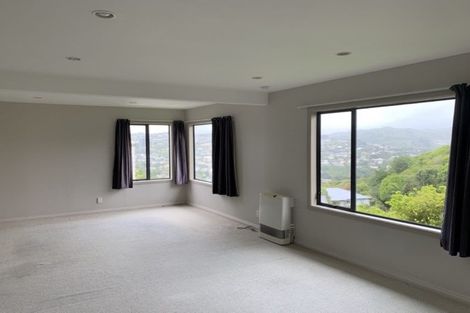 Photo of property in 82a Stewart Drive, Newlands, Wellington, 6037