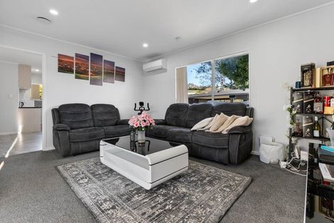 Photo of property in 2/20 Darnell Crescent, Clover Park, Auckland, 2019