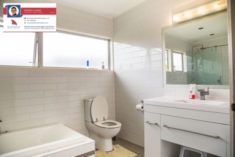 Photo of property in 52 Lynden Avenue, Hillcrest, Auckland, 0627