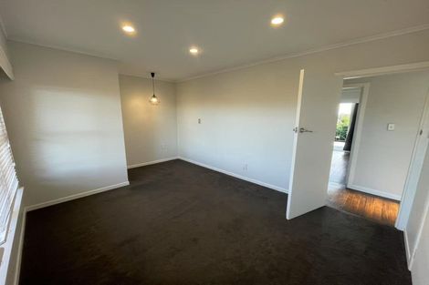 Photo of property in 25 Bradbury Road, Botany Downs, Auckland, 2010
