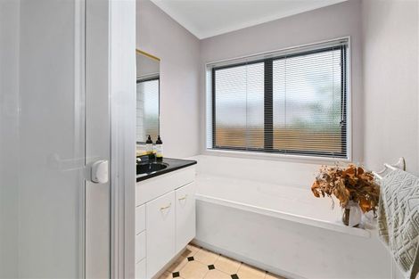 Photo of property in 4 Mccahon Drive, Pukehangi, Rotorua, 3015