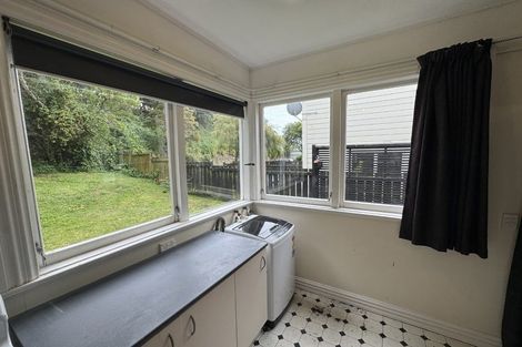 Photo of property in 2a Russell Terrace, Newtown, Wellington, 6021