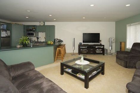 Photo of property in 10 Sherwood Grove, Northcross, Auckland, 0630