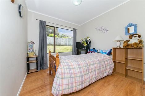 Photo of property in 4 Amery Place, West Harbour, Auckland, 0618