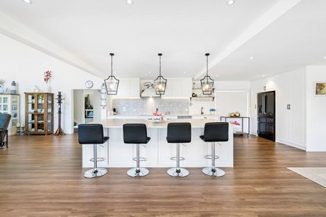 Photo of property in 105 Grassmere Road, Henderson Valley, Auckland, 0612