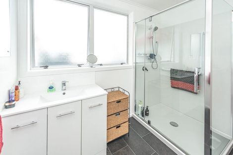 Photo of property in 18 Suther Street, Waverley, 4510