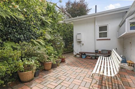 Photo of property in 32 Waitohu Road, York Bay, Lower Hutt, 5013