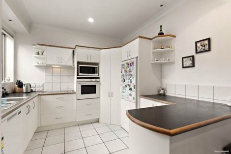 Photo of property in 32 Hugh Green Drive, Pinehill, Auckland, 0632