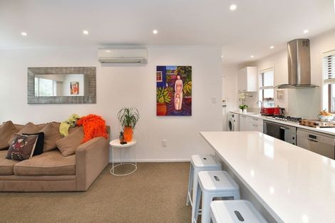 Photo of property in 3/100 Royal Road, Massey, Auckland, 0614