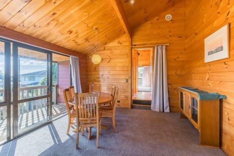 Photo of property in 6 Frimley Terrace, Waikanae Beach, Waikanae, 5036