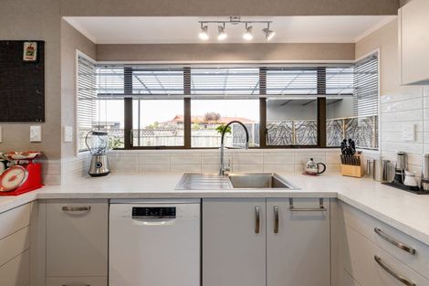 Photo of property in 43 Lansdowne Crescent, Glenview, Hamilton, 3206