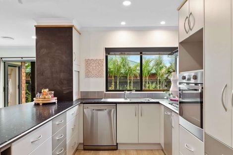 Photo of property in 7 Wroxton Place, Waiuku, 2123