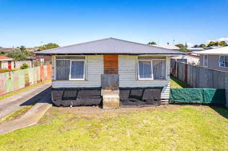Photo of property in 23 Raupo Street, Castlecliff, Whanganui, 4501