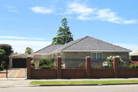 Photo of property in 214 Avonhead Road, Avonhead, Christchurch, 8042