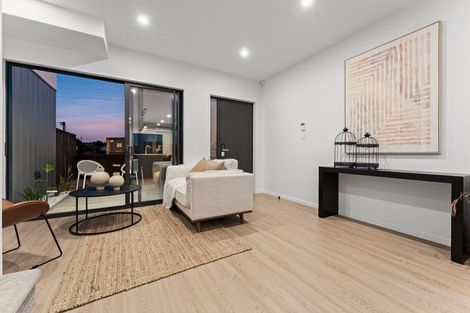 Photo of property in 21b Neal Avenue, Glenfield, Auckland, 0629