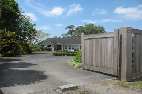 Photo of property in 60 Lathrope Road, Kumeu, 0892