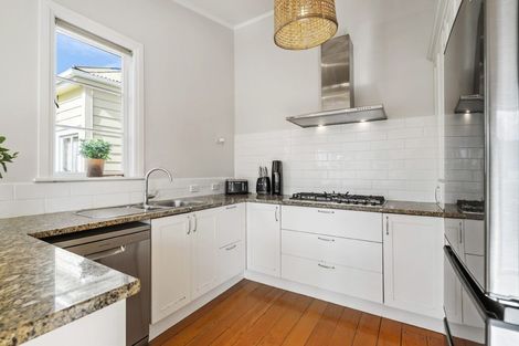 Photo of property in 112 Calliope Road, Stanley Point, Auckland, 0624