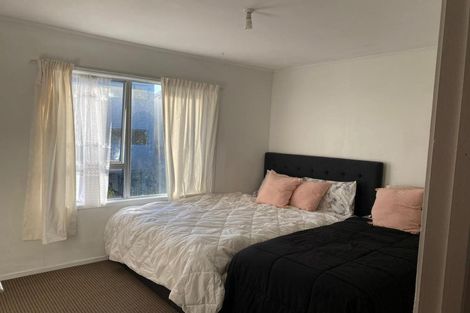 Photo of property in 5 Celeste Place, Totara Vale, Auckland, 0627