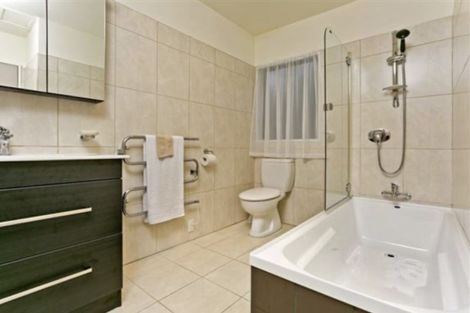 Photo of property in 3/21 Commodore Parry Road, Castor Bay, Auckland, 0620