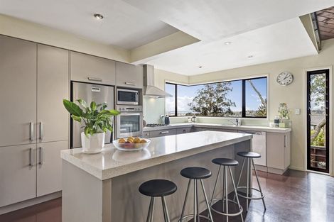 Photo of property in 21 Longfellow Parade, Glen Eden, Auckland, 0604