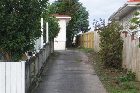 Photo of property in 1/11 Sheehan Road, Te Atatu South, Auckland, 0610