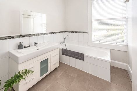 Photo of property in 135 Weraroa Road, Waverley, 4510