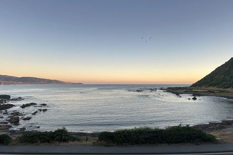 Photo of property in 398 Queens Drive, Lyall Bay, Wellington, 6022