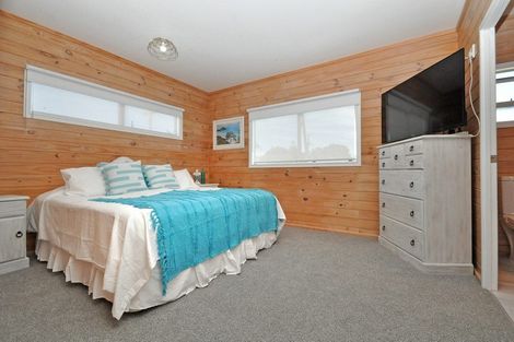 Photo of property in 37 Shakespear Road, Army Bay, Whangaparaoa, 0930