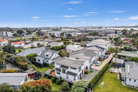 Photo of property in 6/684 Te Atatu Road, Te Atatu Peninsula, Auckland, 0610