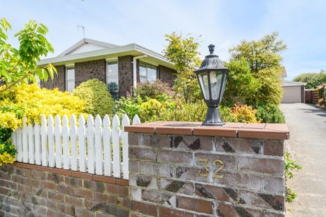 Photo of property in 32 Cedar Crescent, Feilding, 4702
