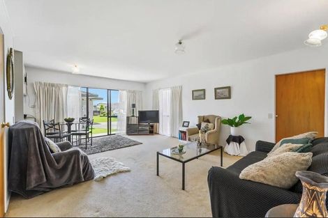 Photo of property in 2/12 Wellington Street, Papakura, 2110