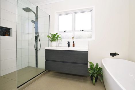 Photo of property in 2 Dover Road, St Andrews, Hamilton, 3200